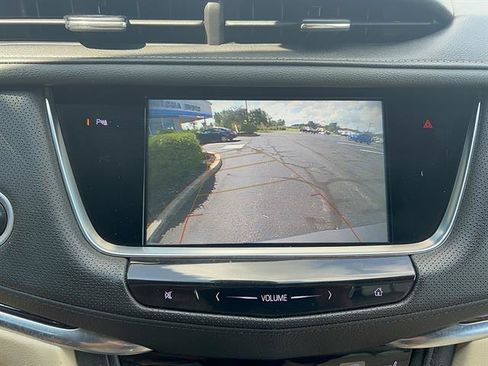 Used 2018 Cadillac XT5 Luxury w/ Driver Awareness Package AWD/4WD image 21