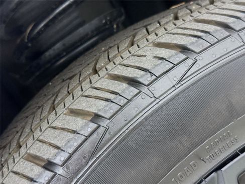 Used 2024 Chevrolet Traverse RS image 7