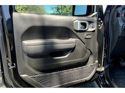 Used 2024 Jeep Wrangler Unlimited Rubicon w/ Technology Group image 23