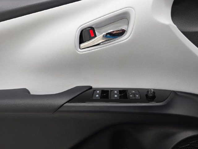 Used 2017 Toyota Prius Prime Premium FWD image 27