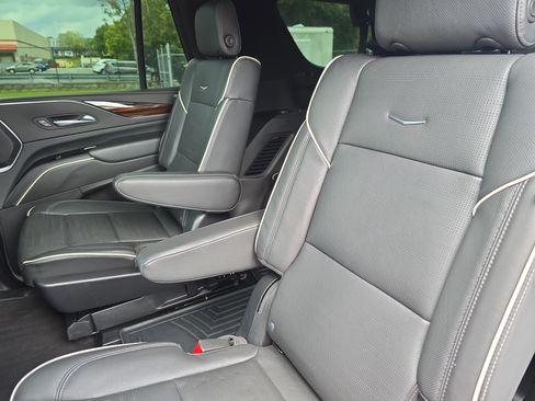 Used 2023 Cadillac Escalade Premium Luxury AWD/4WD image 15