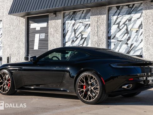 Used 2024 Aston Martin DB12 Coupe image 10