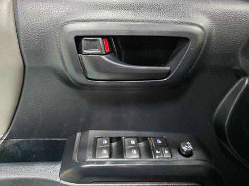Used 2018 Toyota Tacoma SR w/ SR Convenience Package AWD/4WD image 17