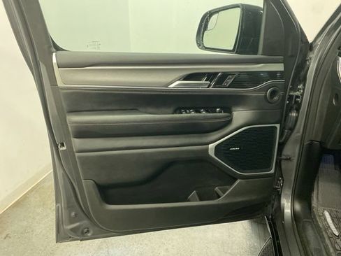 Used 2024 Jeep Wagoneer Series II AWD/4WD image 19