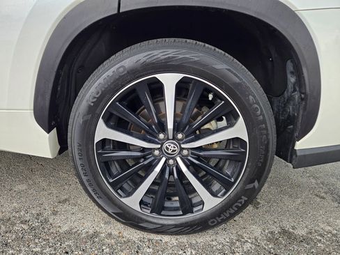 Used 2021 Toyota Highlander XSE AWD/4WD image 8