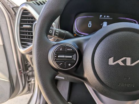 Certified 2025 Kia Soul LX w/ LX Technology Package FWD image 29