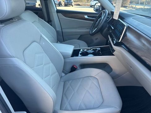 Certified 2024 Volkswagen Atlas SE image 36