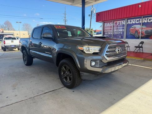 Used 2016 Toyota Tacoma TRD Sport w/ Towing Package image 2