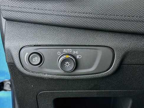 Used 2025 Chevrolet TrailBlazer LT FWD image 16