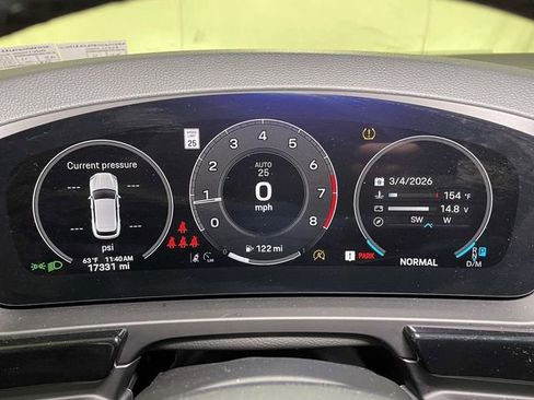 Certified 2025 Porsche Cayenne w/ Premium Package Plus image 44