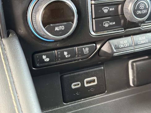 Used 2023 Chevrolet Suburban Premier image 14