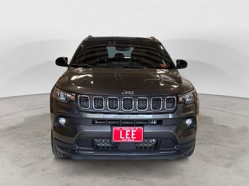 Used 2023 Jeep Compass Latitude w/ Sun and Sound Group AWD/4WD image 9