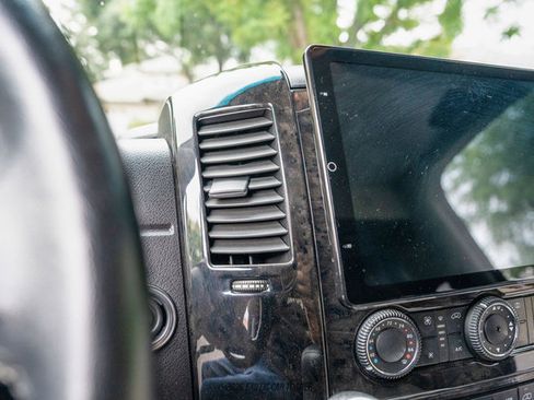 Used 2017 Mercedes-Benz Sprinter 3500 image 34