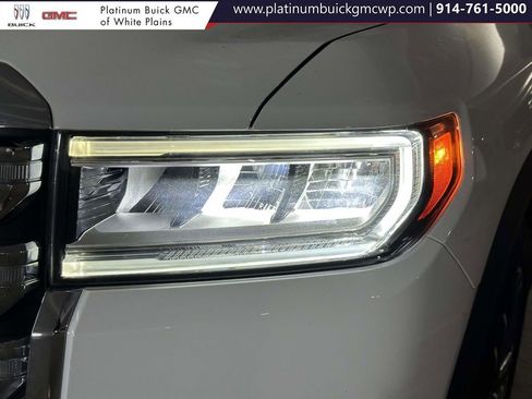 Used 2022 GMC Acadia SLT w/ Preferred Package image 16