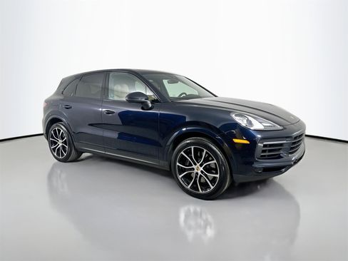 Certified 2023 Porsche Cayenne Platinum Edition image 9