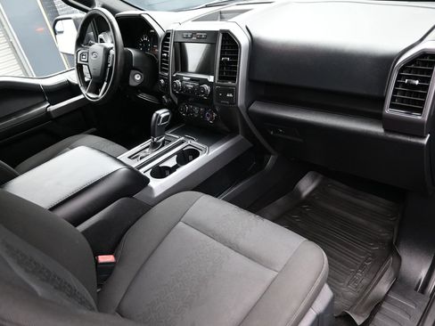 Used 2019 Ford F150 XLT w/ Equipment Group 302A Luxury AWD/4WD image 40
