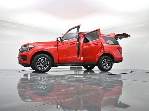 Used 2024 Ford Expedition XLT image 55