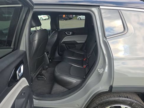 Used 2023 Jeep Compass Limited AWD/4WD image 4