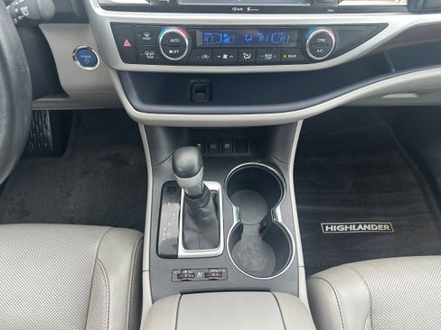 Used 2015 Toyota Highlander Limited image 15