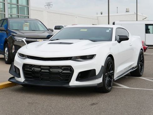 Used 2023 Chevrolet Camaro LT w/ Technology Package image 3