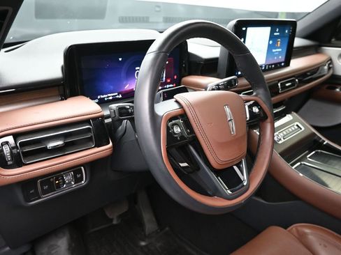 Used 2025 Lincoln Aviator Reserve w/ Equipment Group 201A AWD/4WD image 12