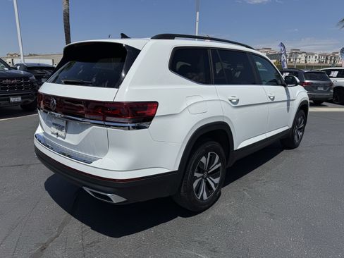 Certified 2025 Volkswagen Atlas SE FWD image 9