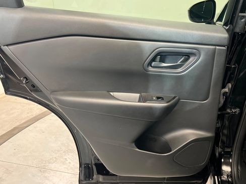 Used 2024 Nissan Rogue S image 19