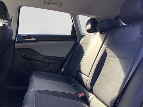 Used 2024 Volkswagen Taos SE image 15