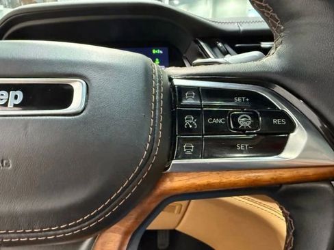 Used 2022 Jeep Grand Cherokee Summit AWD/4WD image 18