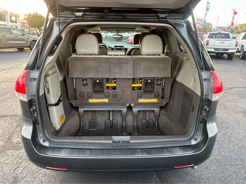 Used 2013 Toyota Sienna XLE image 6