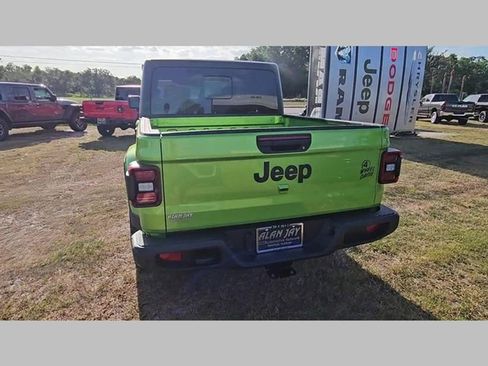 New 2025 Jeep Gladiator Willys image 19