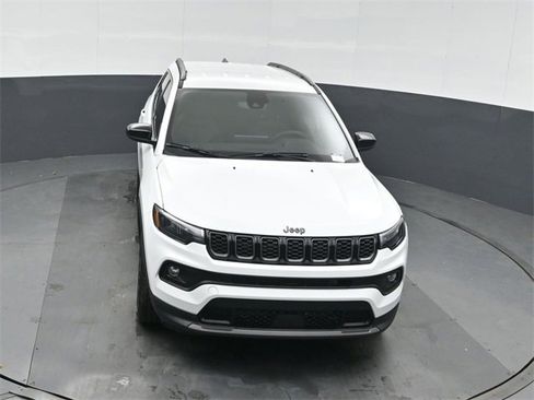 New 2026 Jeep Compass Latitude image 36