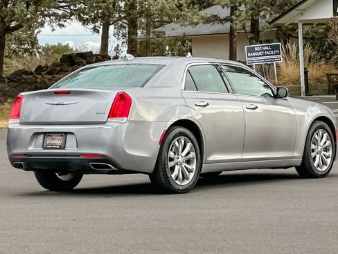 Used 2018 Chrysler 300 Limited image 4