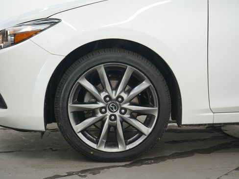 Used 2018 MAZDA MAZDA3 Touring FWD image 29