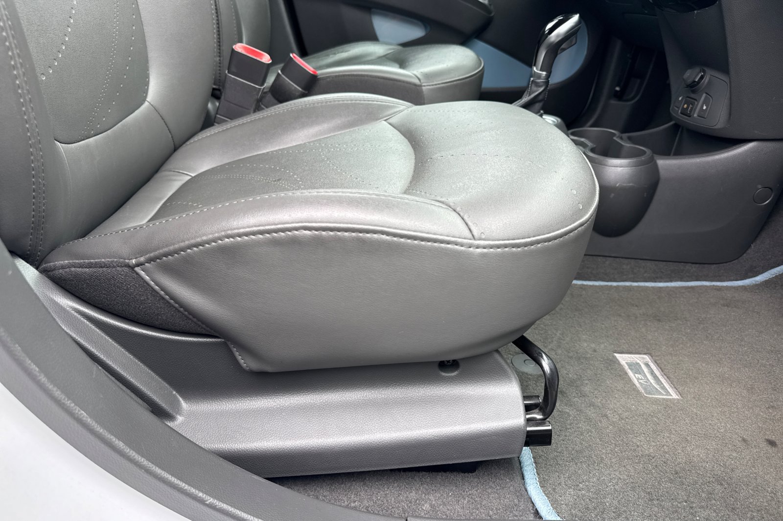 Used 2014 Chevrolet Spark LT FWD image 24