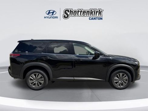 Used 2025 Nissan Pathfinder S FWD image 4