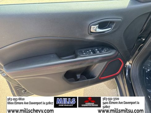 Used 2018 Jeep Compass Trailhawk w/ Cold Weather Group AWD/4WD image 10