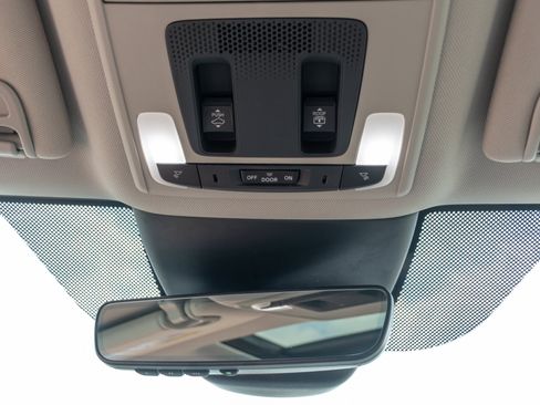 Used 2025 Honda Pilot Touring image 16