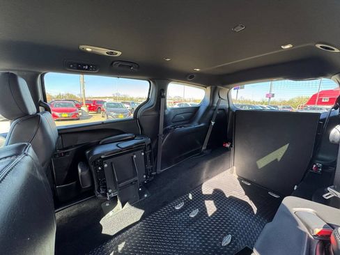Used 2026 Chrysler Pacifica Select FWD image 38