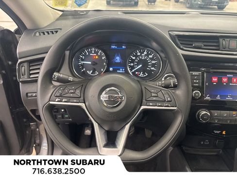 Used 2020 Nissan Rogue SV AWD/4WD image 7
