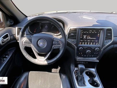 Used 2018 Jeep Grand Cherokee Altitude RWD image 5