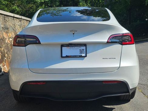 Used 2023 Tesla Model Y AWD image 9