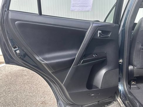 Used 2018 Toyota RAV4 SE w/ Power Extra Value Package AWD/4WD image 18