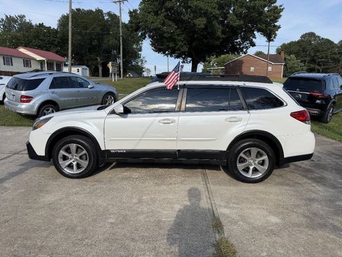 Used 2014 Subaru Outback 2.5i Limited AWD/4WD image 4