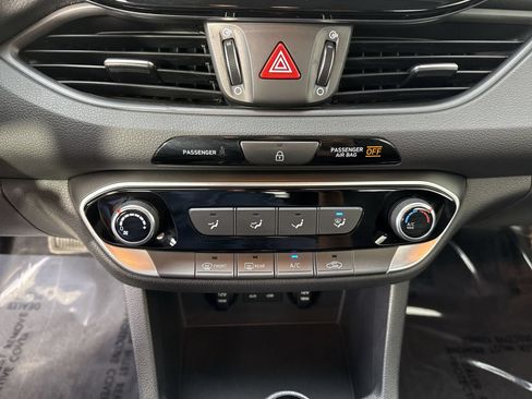 Used 2018 Hyundai Elantra GT FWD image 9