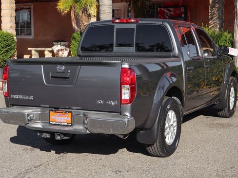 Used 2018 Nissan Frontier SV image 9