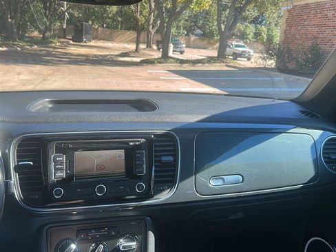 Used 2012 Volkswagen Beetle Turbo image 15