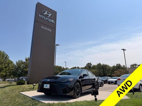 Used 2025 Toyota Camry SE AWD/4WD image 1