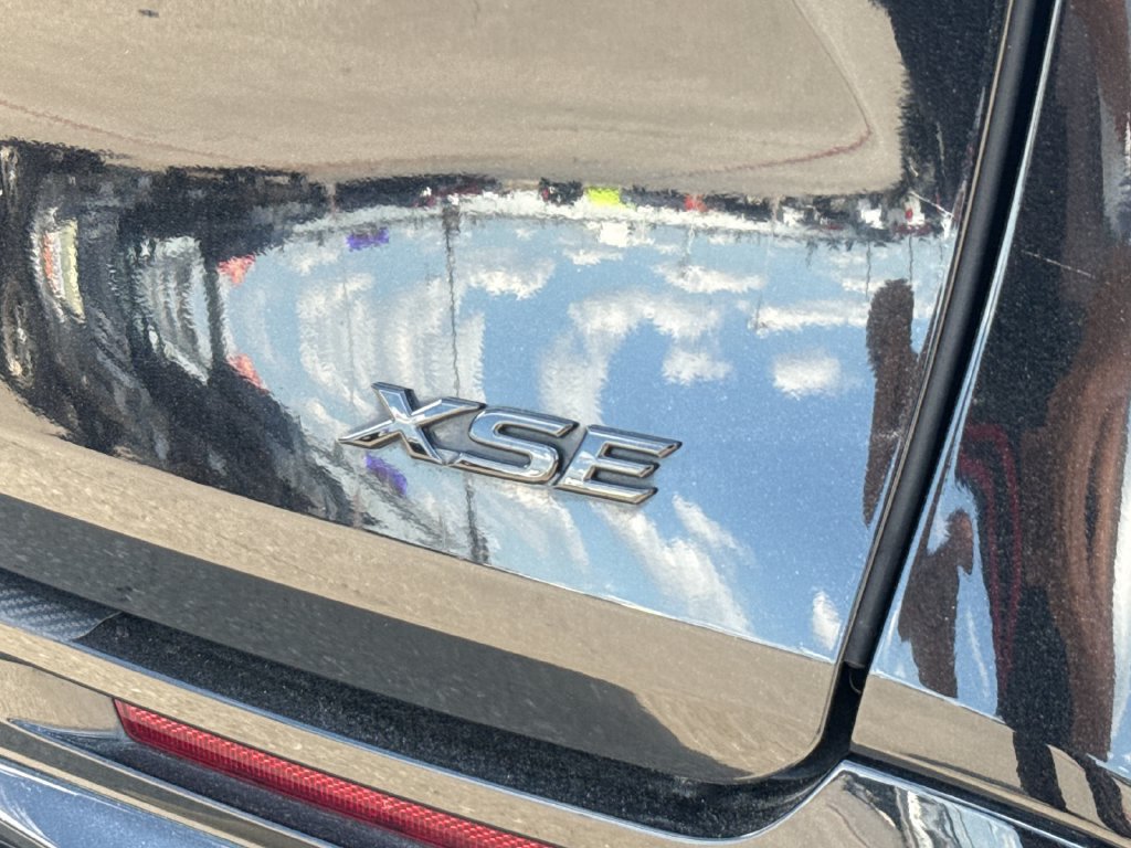 Certified 2025 Toyota Sienna XSE FWD image 29