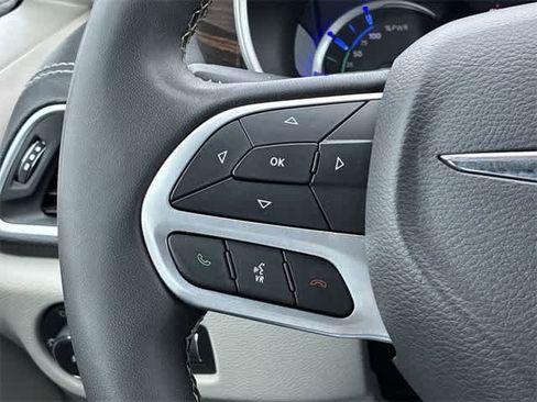 Used 2023 Chrysler Pacifica Limited image 26